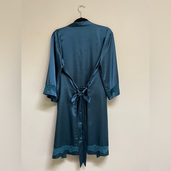 Silk Robe - Picture 4 of 8